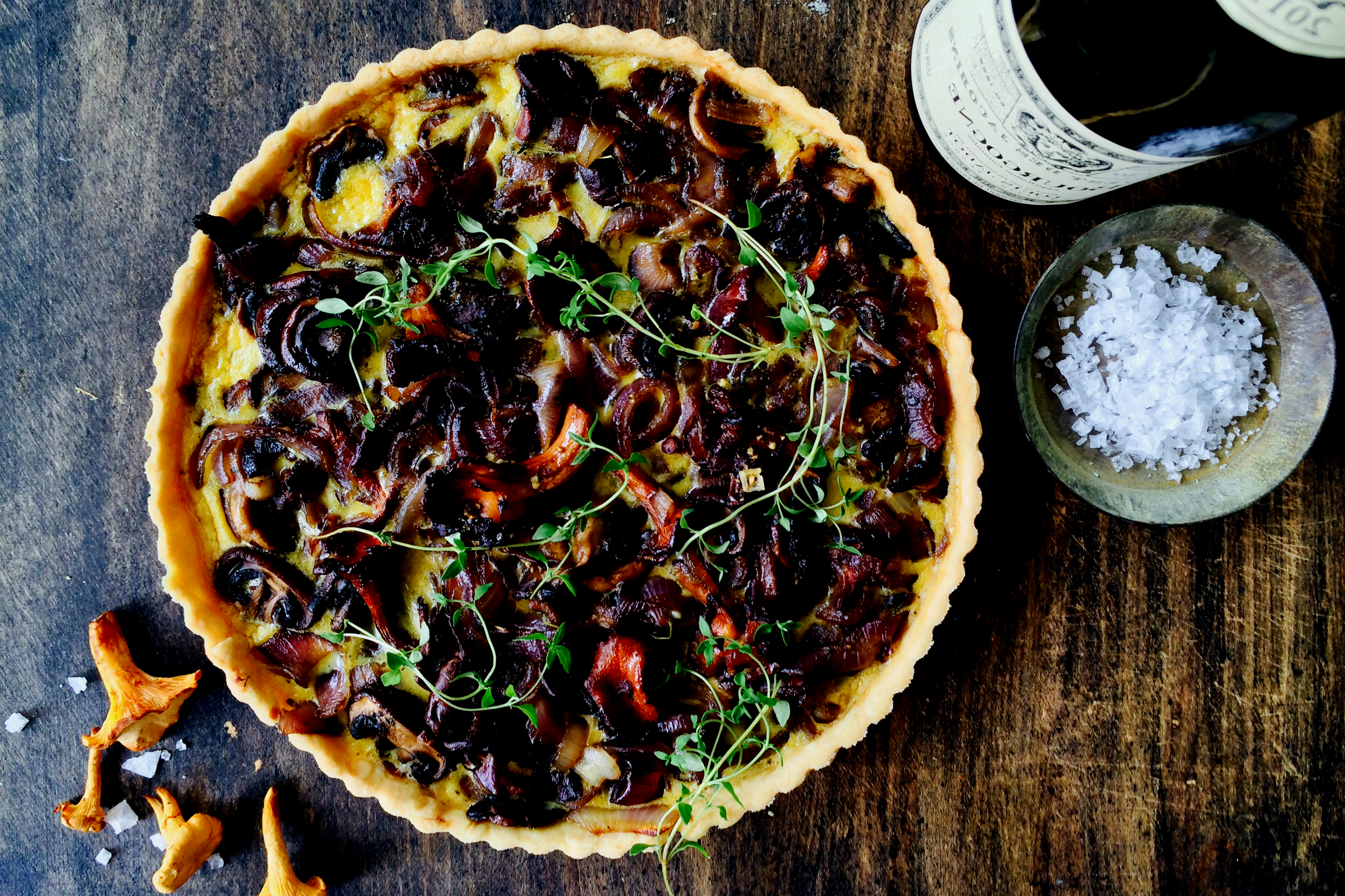 “Forest quiche” with mushrooms & red onion