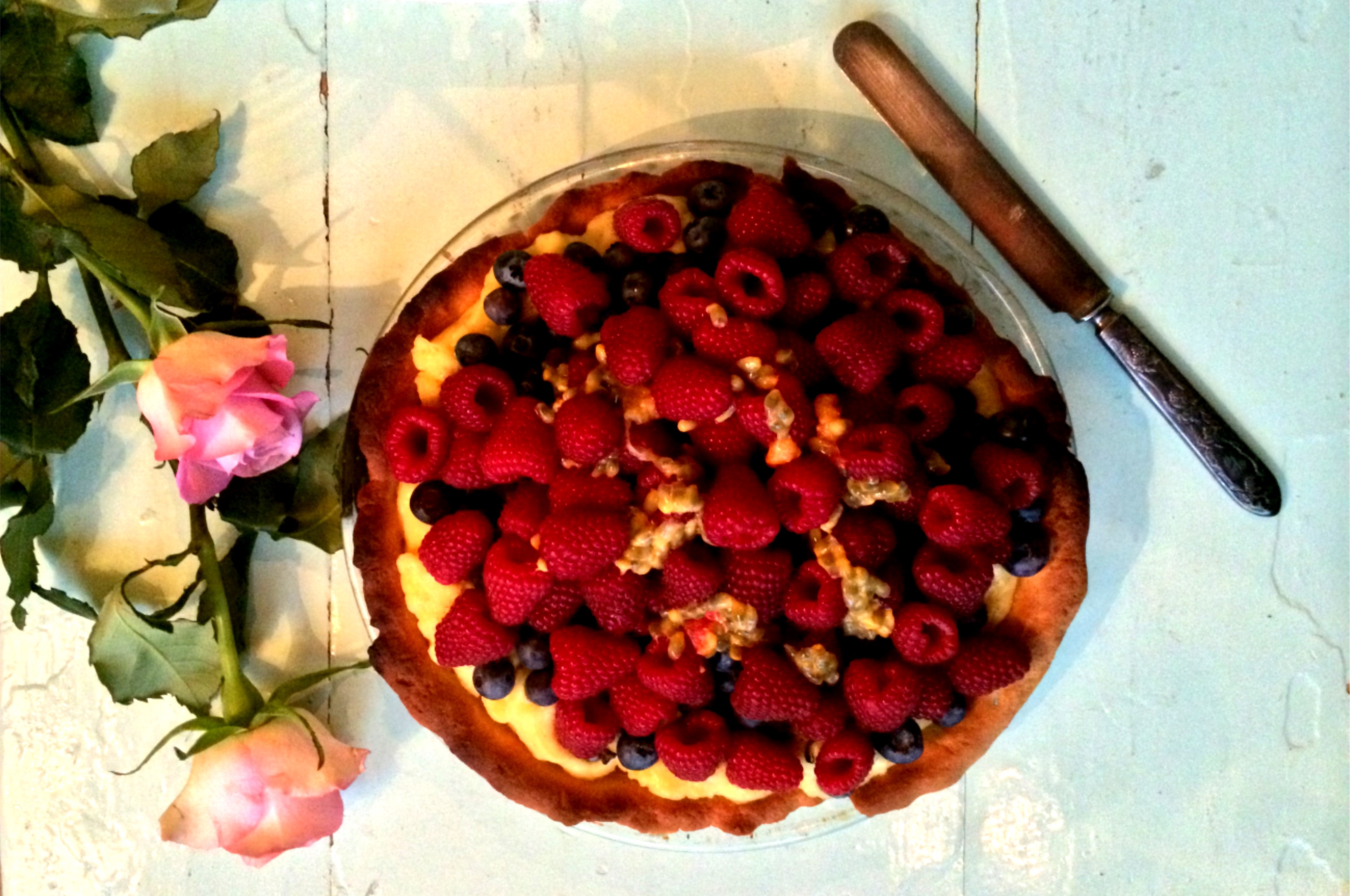 Crunchy Vanilla Pie with Berries