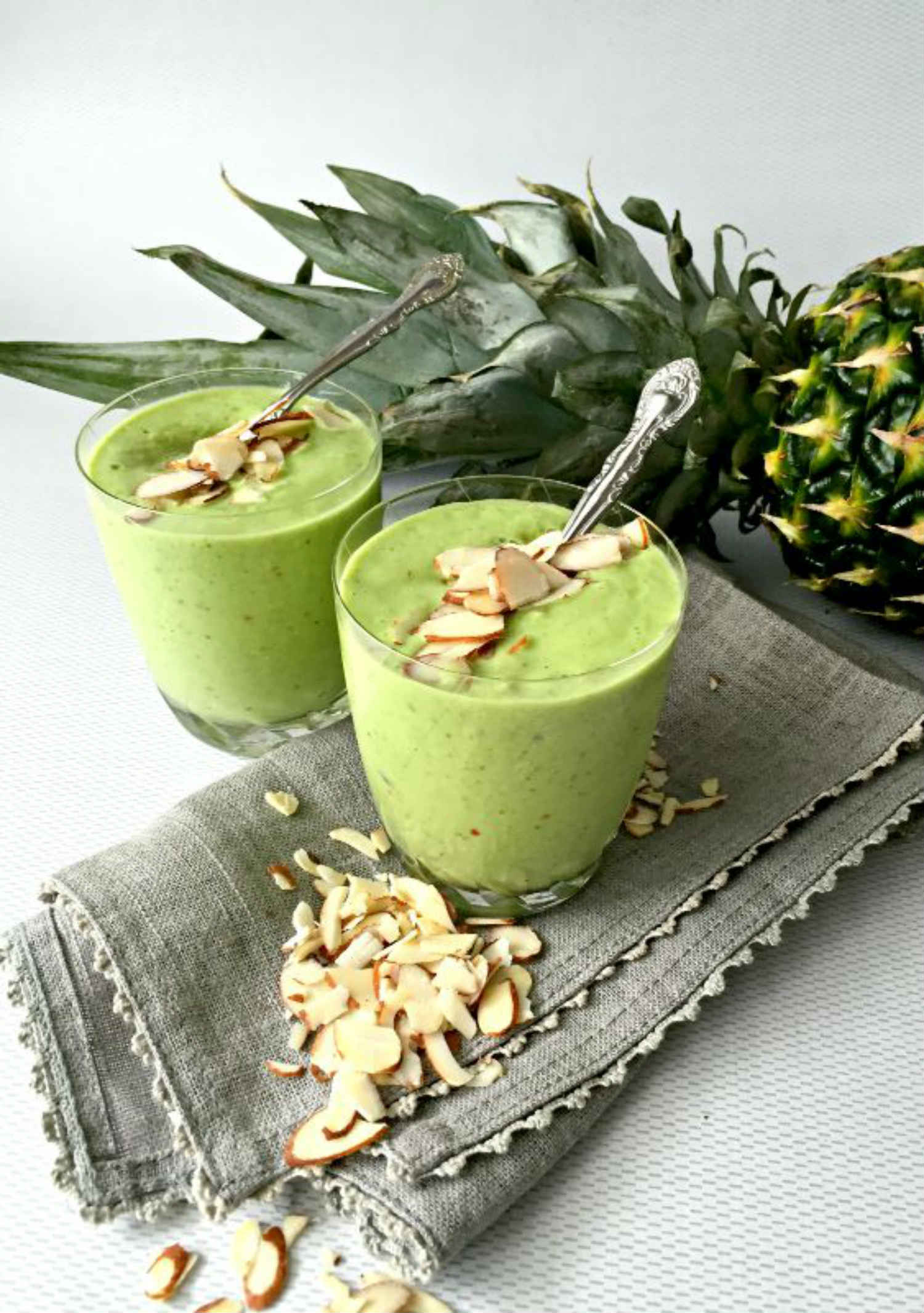 Green Almond-Pineapple Smoothie