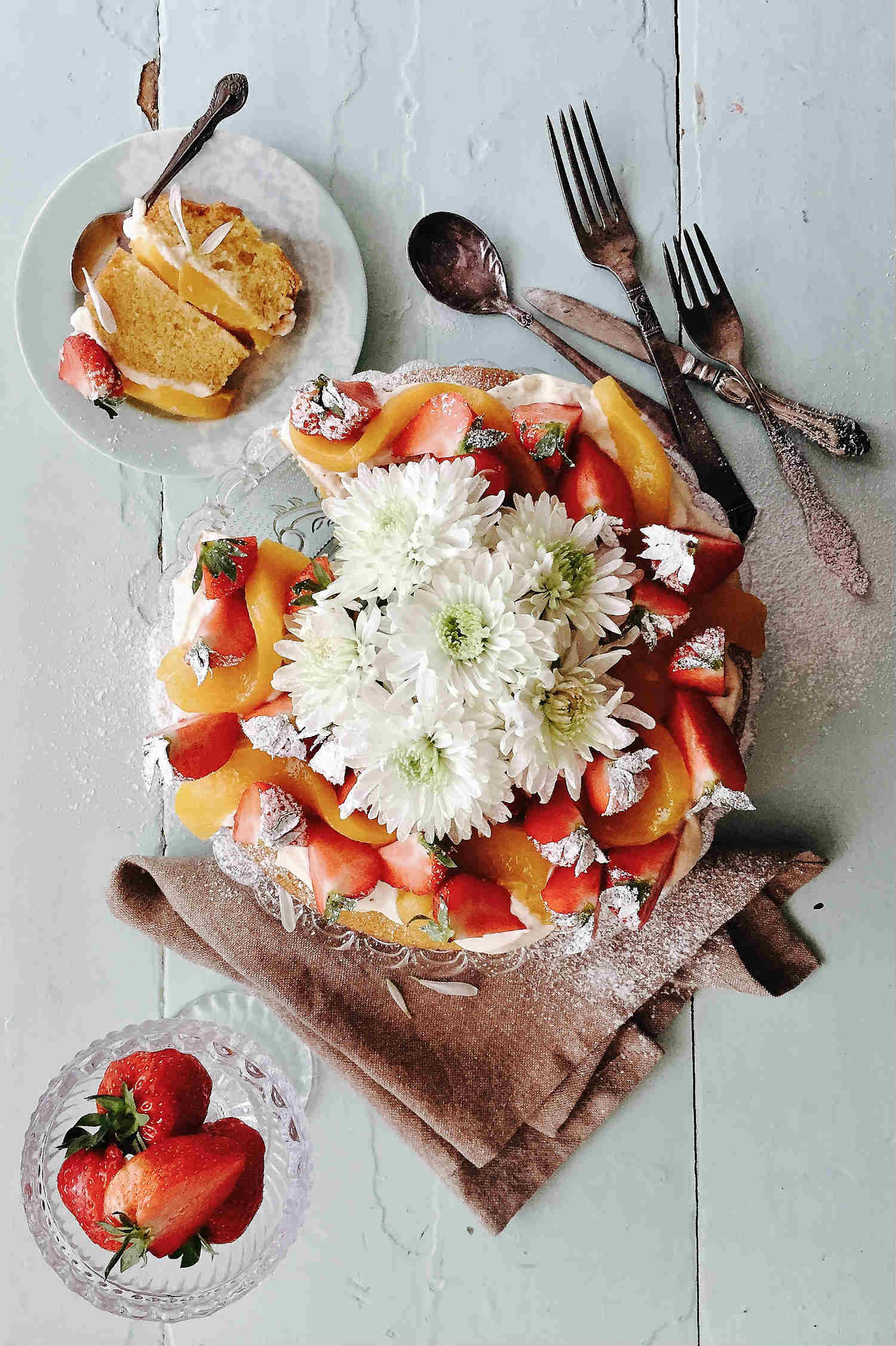 Midsummer Cake with Fruits & Cream Cheese Filling